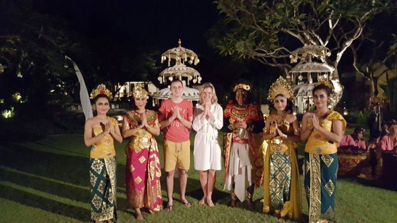 Daniel si Izabela – castigatori concurs „Da ReFresh din 2015” – vacanta Bali si Singapore